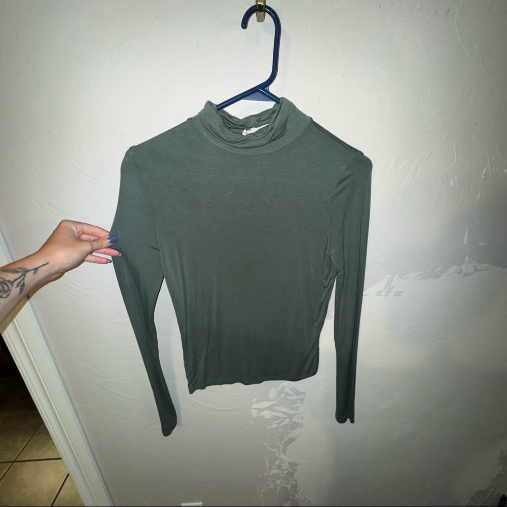 Long sleeve mock neck shirt